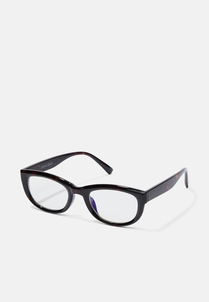 Svarte skjellkatt-øyeglass med rektangulære klare linser. Rammen har en blank overflate og subtile designaksenter på stengene.