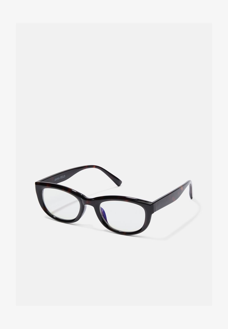 Svarte skjellkatt-øyeglass med rektangulære klare linser. Rammen har en blank overflate og subtile designaksenter på stengene.