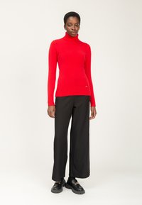 INFLUENCER TURTLENECK - Maglione - red