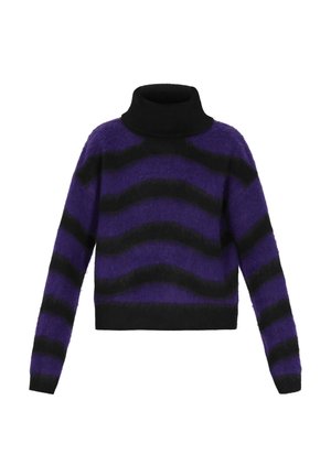 Lilla og sort stribet turtleneck sweater med en fuzzy tekstur, der har bølgemønstre og en tætsiddende sort krave.