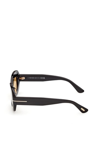 Schwarze Tom Ford Sonnenbrille mit breiten, rechteckigen Bügeln, goldenen Akzenten und beige getönten Gläsern, von der Seite auf weißem Hintergrund gezeigt.