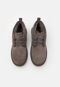 UGG NEUMEL - Botins de atacadores - charcoal