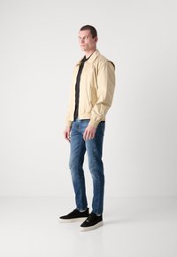 Thumbnail Image 6