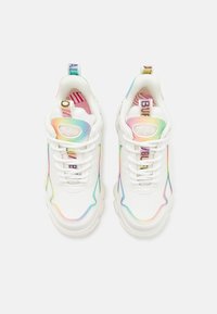Buffalo CHAI - Joggesko - white/rainbow