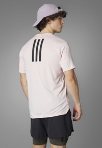 adidas Performance POWER WORKOUT - Sports T-shirt - sandy pink black