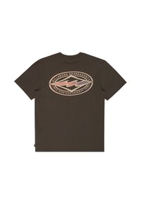 Tmavohnedé tričko so stredovým oválnym logom Billabong zobrazujúcim štylizované vlny a textom "Boardshorts since nineteen seventy three."