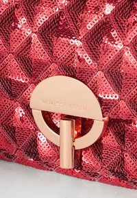 Vanessa Bruno EXCLUSIVE MOON SEQUINS - Olkalaukku - red
