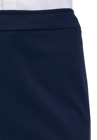 Betty & Co BUSINESS - Jupe crayon - navy blue