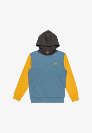 Hættebluse med blå krop, sort hætte og gule ærmer. Den har en frontlomme og broderet logo-detalje. Materialet er en bomuldsblanding.