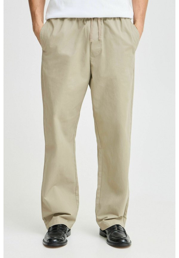 SDALANN STRAIGHT FIT - Trousers - laurel oak
