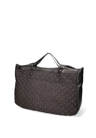 Borsa a tracolla nera con superficie texturizzata caratterizzata da motivi a diamante, dettagli in pelle e manici doppi per il trasporto.