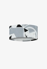 Turbante de tela con patrón geométrico en gris y negro, con el logo de "Buff" impreso en el lado.