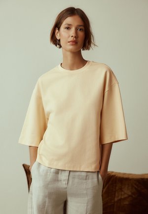 Next, - T-shirt basic