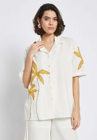 Bluza s gumbima - white