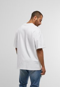 Colucci LOGO COLLEGE - Print T-shirt - white multicolor