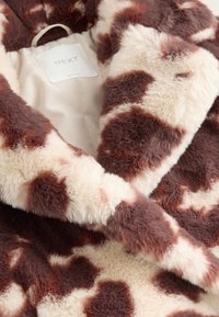 Non selezionato, brown cream