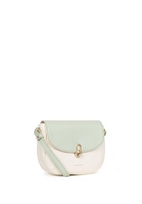 Borsa a tracolla in verde pallido e crema, con superficie testurizzata, accessori in oro e chiusura a patta con un accento circolare.