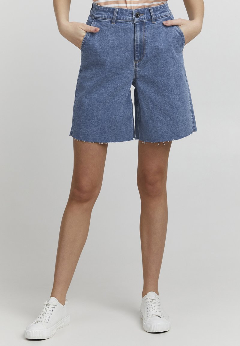 Oxmo OXFREYA REGULAR FIT - Farmer rövidnadrágok - mid blue denim