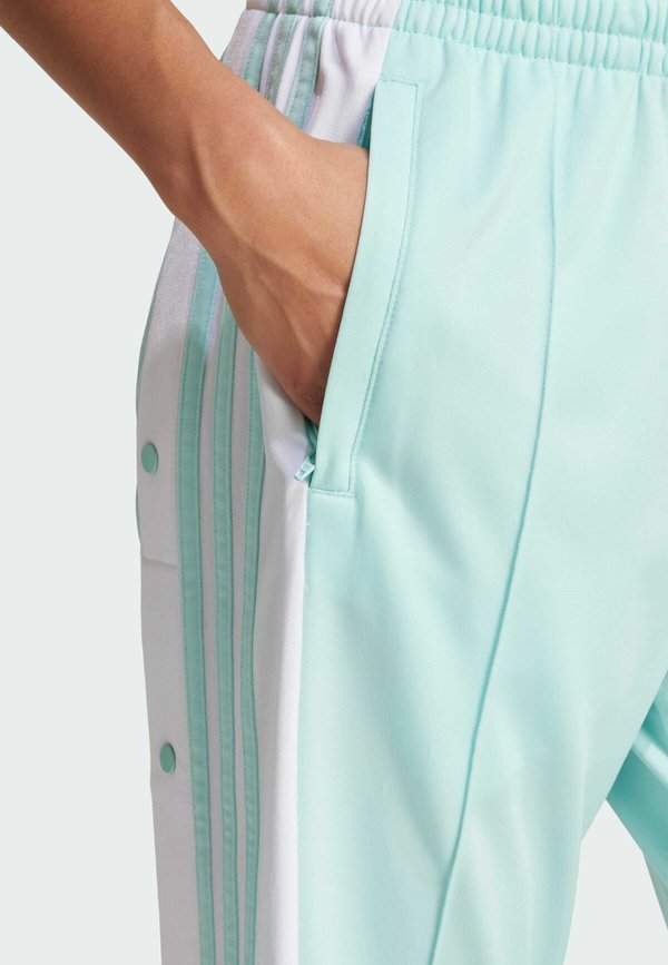 BREAK  - Tracksuit bottoms - semi flash aqua4