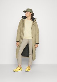 Didriksons LEYA WNS PARKA L 3 - Parka - wood