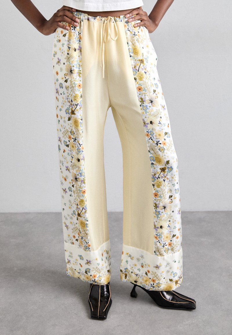 MUNTHE - FABERT - Trousers - creme, Enlarge