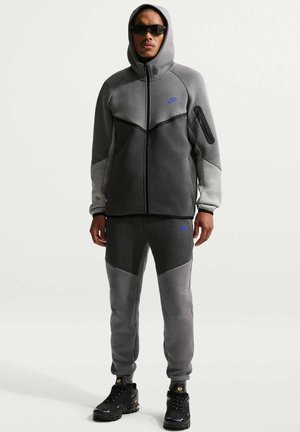 Nike Sportswear Tech Fleece Hoodie & Joggers Set (FW24) Pencil Point/Medium Ash/Sapphire — foto 2