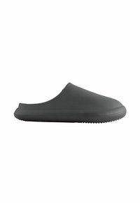 Mörkgrå slip-on kloggh med en slät gummiyta. Har en rund tå, en låg profil och en texturerad sula för bra grepp.