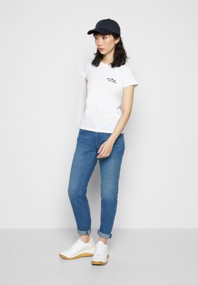 rag & bone DRE LOW-RISE SLIM BOYFRIEND WHITE LABEL - Calças de ganga justas - poppy