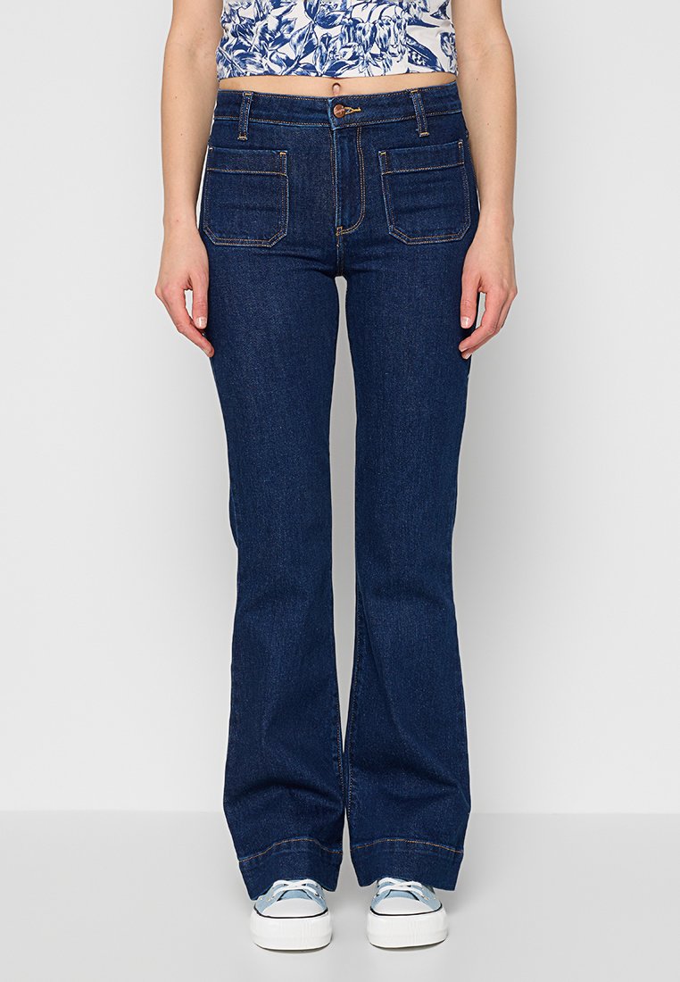 Wrangler Flared Jeans donkerblauw