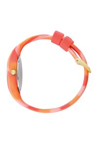 Orologio in plastica colorato con un cinturino marmorizzato arancione e rosa e un quadrante rotondo argentato. Presenta una corona dorata e dettagli della fibbia rossi.