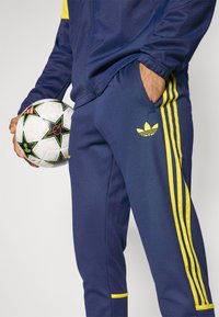 adidas Performance ARSENAL FC LIFESTLYER TRACK PANT - Echipament cluburi fotbal - night indigo