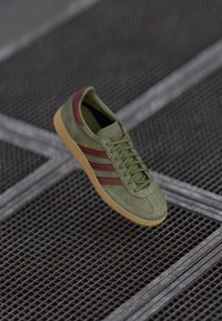 adidas Originals HANDBALL SPEZIAL UNISEX - Sneakers low - focus olive/fox brown