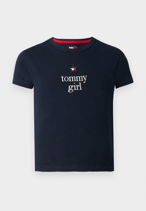 Granatowa bawełniana koszulka z krótkim rękawem, okrągłym dekoltem i białym haftowanym napisem "tommy girl" z małym logo gwiazdki powyżej.