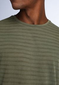 Thumbnail Image 4