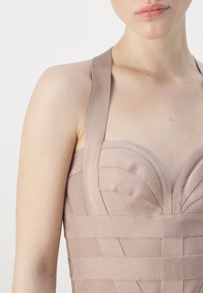Hervé Léger BANDAGE SWEETHEART MINI DRESS - Svetríkové šaty - dune