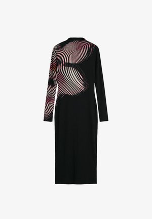 Schwarzes, geripptes Kleid mit langen Ärmeln, das auf der Rückseite ein farbenfrohes, wellenförmiges Muster in Pink und Weiß aufweist und so ein strukturiertes visuelles Detail bietet.