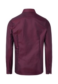 Camicia da uomo button-down bordeaux a maniche lunghe vista da dietro, con colletto classico e cuciture aderenti.