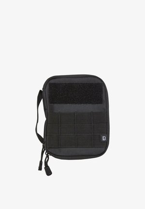 Musta vetoketjullinen pussi, jossa on nailonpinta, teksturoitu etuosa, tarranauhapaneeli ja ruutukudottu verkkopinta kiinnitystä varten. Ihanteellinen säilytykseen.