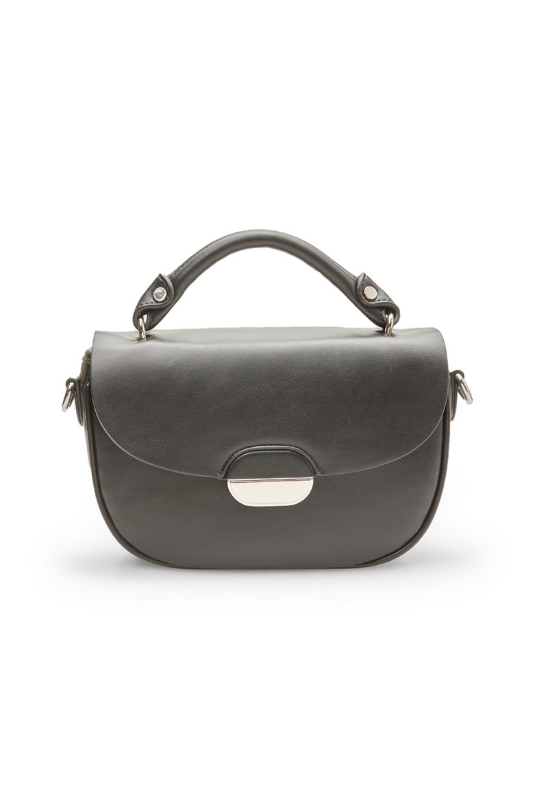 Borsa a tracolla in pelle nera con una forma curvata, manico superiore e chiusura a soffietto con un accento in argento sul davanti.