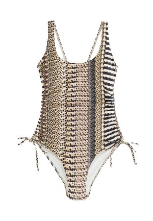 Jednoczęściowy kostium kąpielowy z mieszanymi zwierzęcymi i geometrycznymi wzorami w odcieniach beżu, czerni i bieli, z marszczeniem po bokach i regulowanymi troczkami na biodrach.