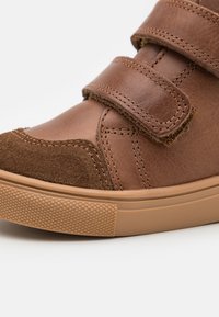 Petit Nord Copenhagen TOASTY UNISEX - Sko med borrelås - hazelnut