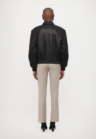 REMAIN Bomberjakke - black