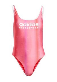 Růžový jednodílný plavky s abstraktním gradientním vzorem, který má bílé logo "adidas SPORTSWEAR" a tenké kontrastní ramínka.