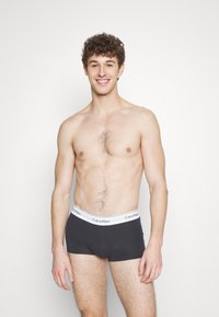 Calvin Klein Underwear TRUNK 3 PACK MODERN COTTON STRETCH - Boxer brief - mid navy/rasp blush/blue graphite