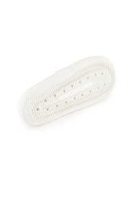 Hvid sneakersål med et tekstureret mønster, der har runde og bølgede riller for bedre greb. Minimalistisk design, glat gummimateriale.