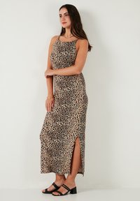 LELA SLIM FIT - Dolga obleka - leopard
