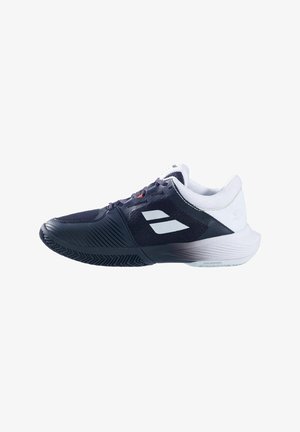 Schwarz-weißer Low-Top-Sportschuh mit strukturierter Sohle, Schnürdesign und weißem Doppelstreifen-Logo an der Seite.