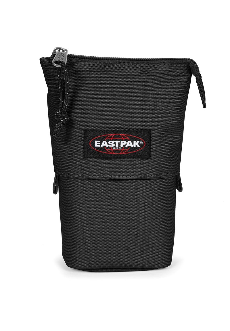 Pochette nera Eastpak realizzata in tessuto resistente, con chiusura a zip, superficie testurizzata e una prominente etichetta con logo sul davanti.