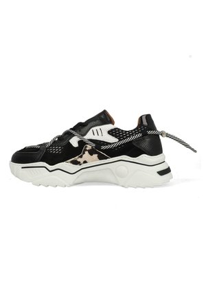 Trainers - black