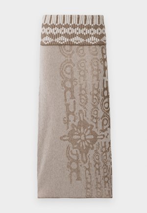 Strickrock in Hellbraun mit einem gemusterten Bund und einer strukturierten Oberfläche, die ein dezentes Streifendessin und dekorative Elemente aufweist.